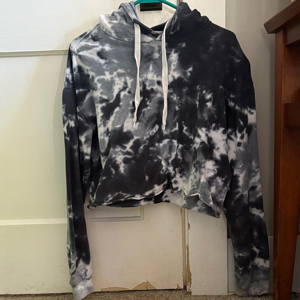 Chemistry Tie Dye Black & White Cropped Raw Hem Long Sleeve Hoodie